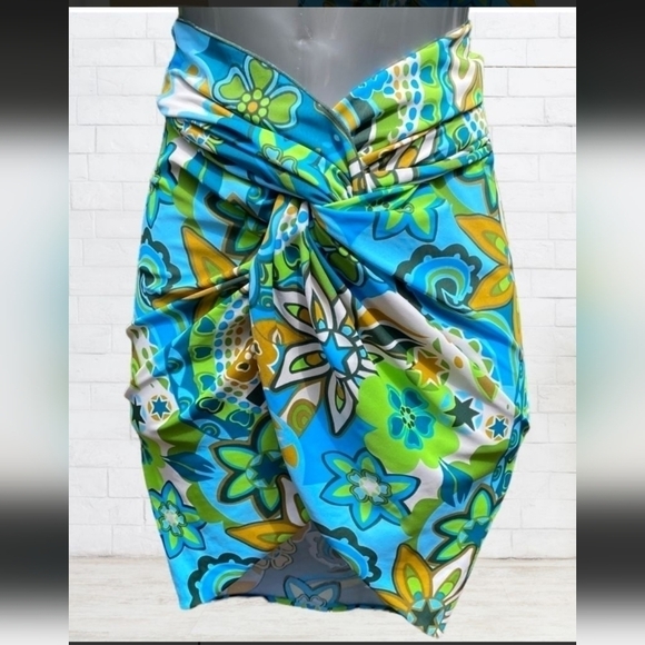 TIGERLILY Floral Turquoise Sarong Beach Wrap Coverup Size Med - Picture 4 of 7